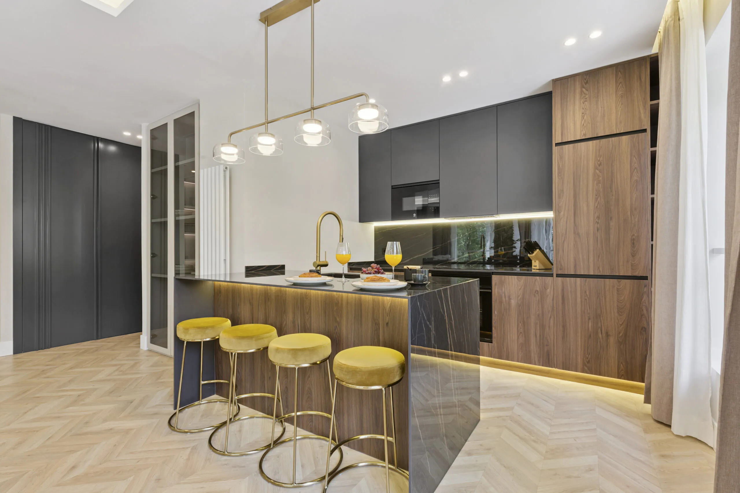 Salón principal — Ayala 100